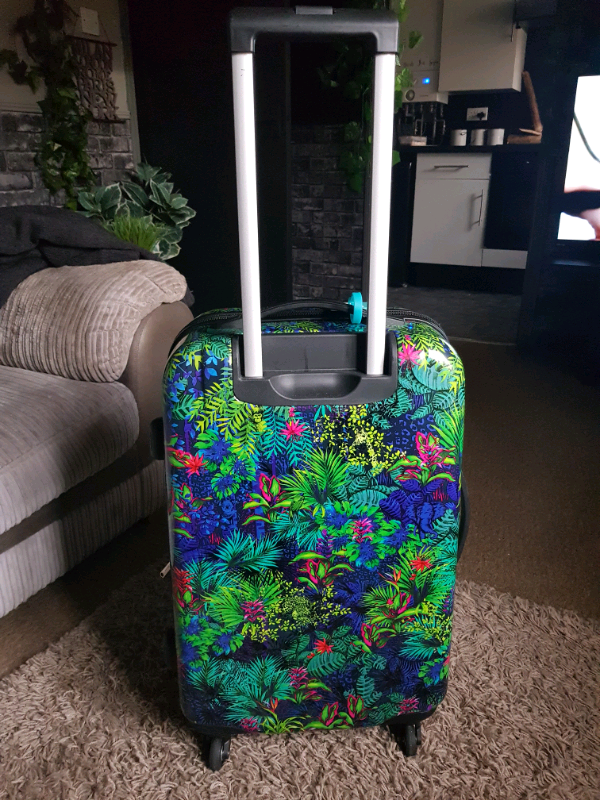 lightweight suitcases b&m